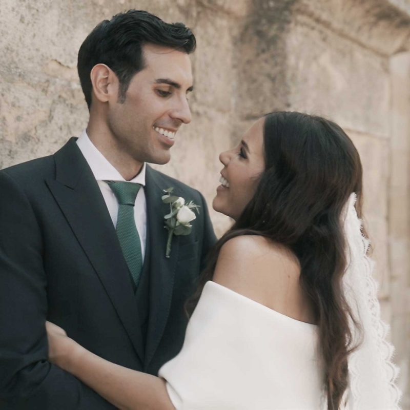 Roberto y Celia el día de su boda en la Basílica de Santa María de Úbeda, captados por Daniel Niza, videógrafo de bodas en Jaén